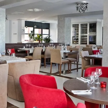Hotel Western Saint Antoine & 4*