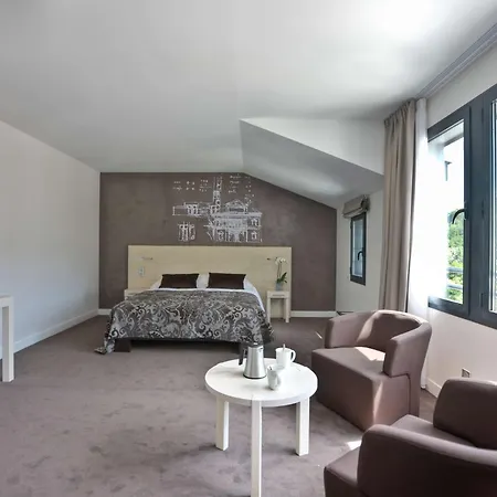 Hotel Western Saint Antoine & 4*
