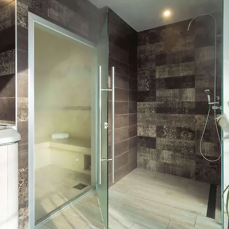 Hotell Western Saint Antoine & 4*