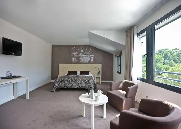 Hotel Western Saint Antoine & 4*