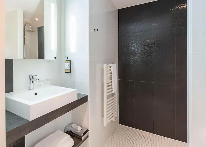 Western Saint Antoine & 4*