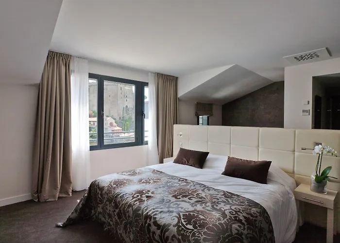 Hotel Western Saint Antoine & 4*