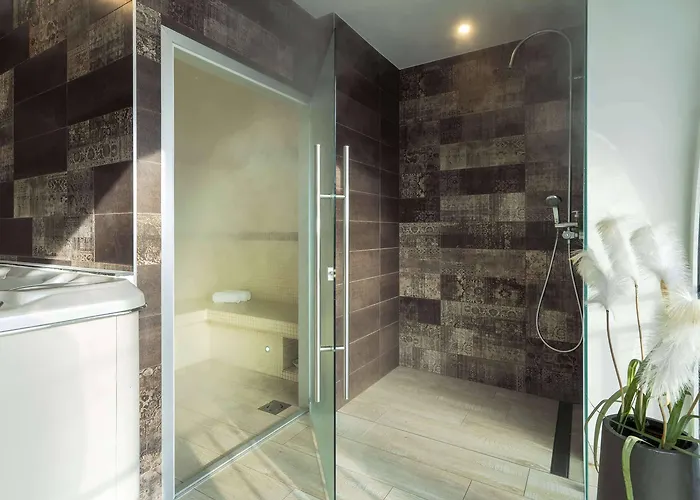 Hotel Western Saint Antoine & 4*